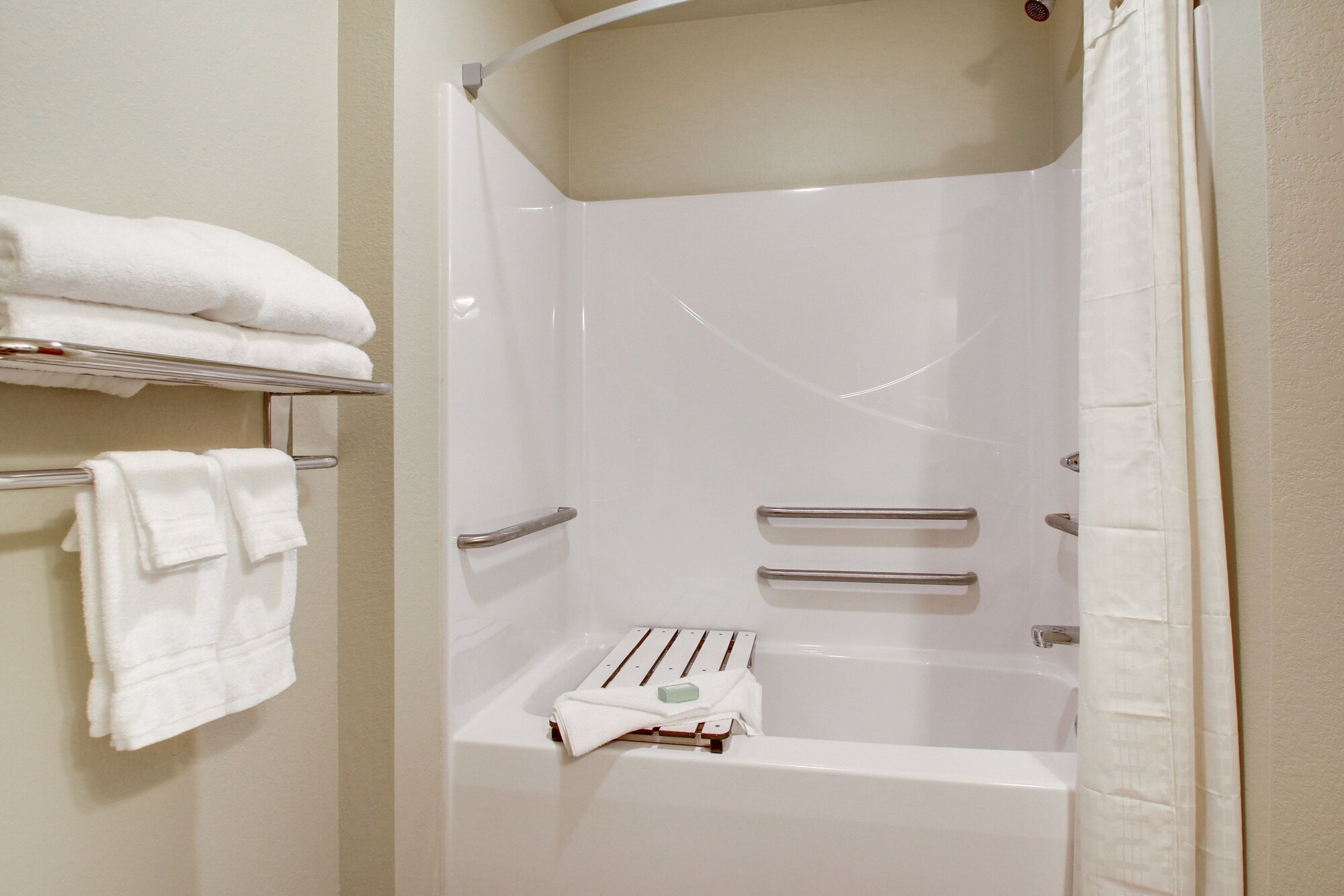 Cobblestone Hotel & Suites