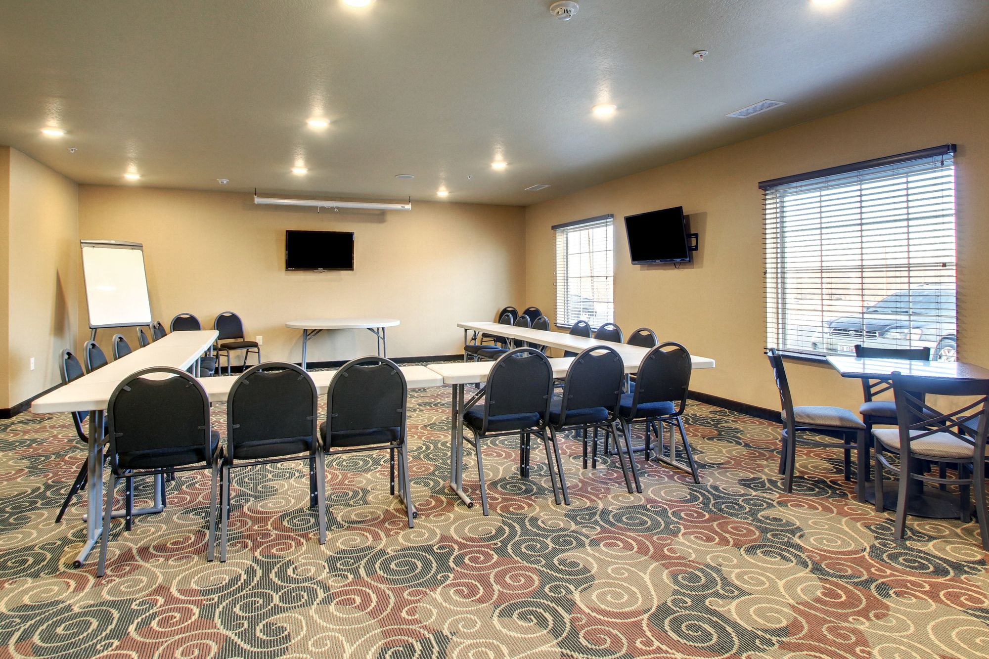 Cobblestone Hotel & Suites