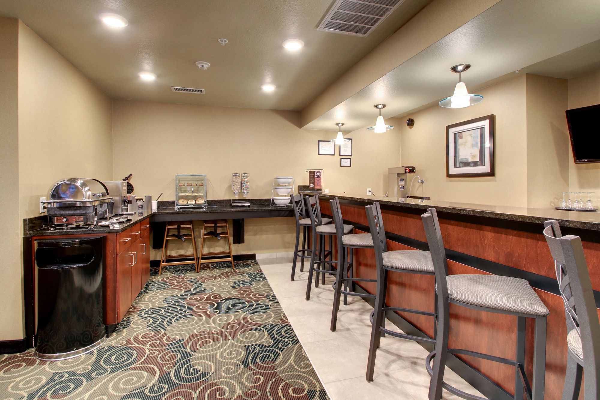 Cobblestone Hotel & Suites