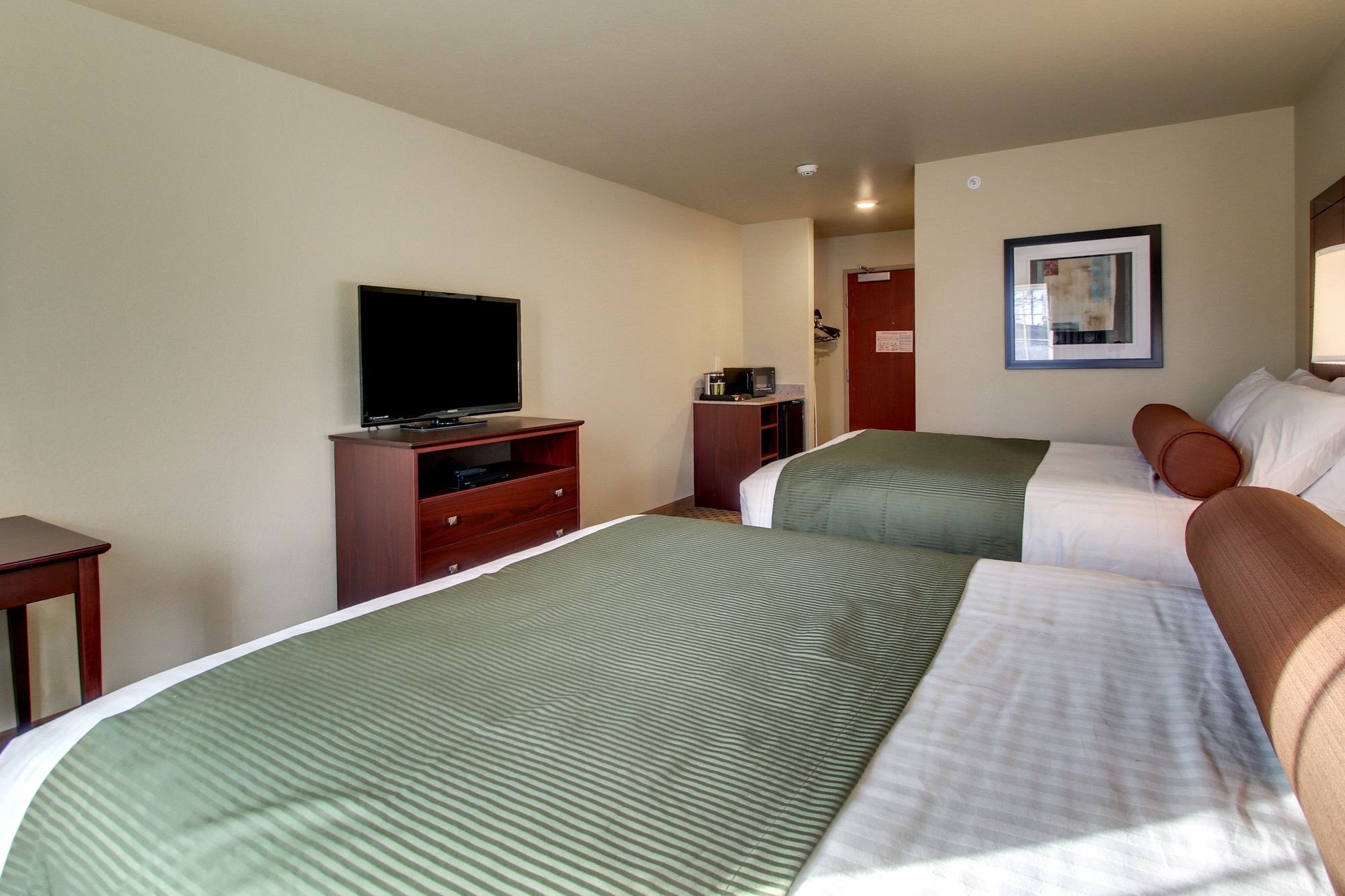 Cobblestone Hotel & Suites