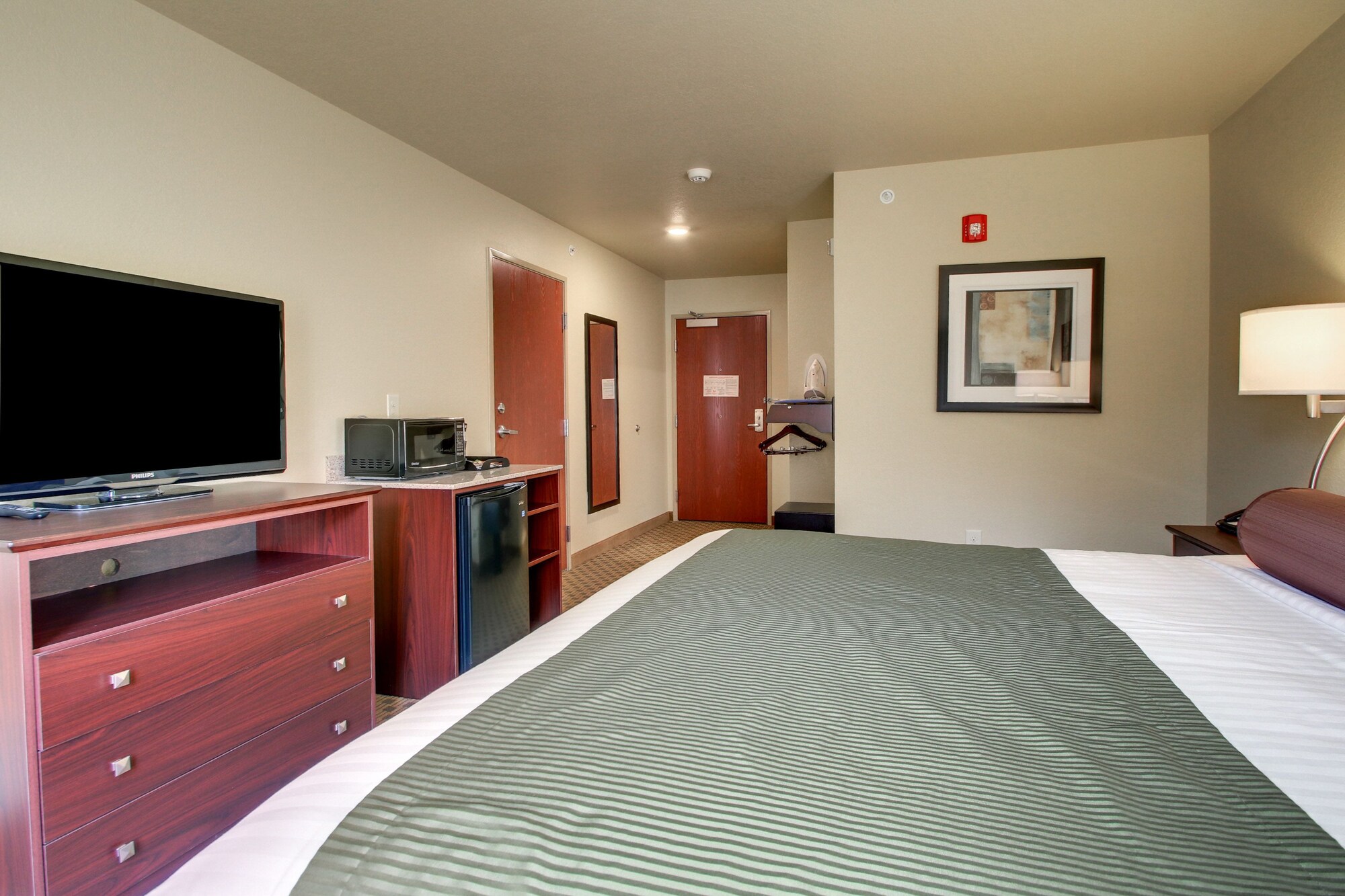 Cobblestone Hotel & Suites