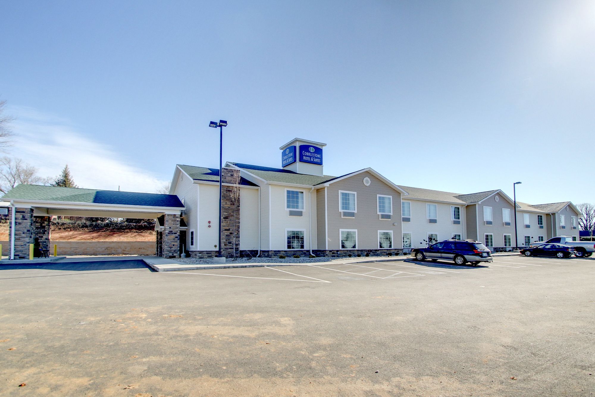 Cobblestone Hotel & Suites