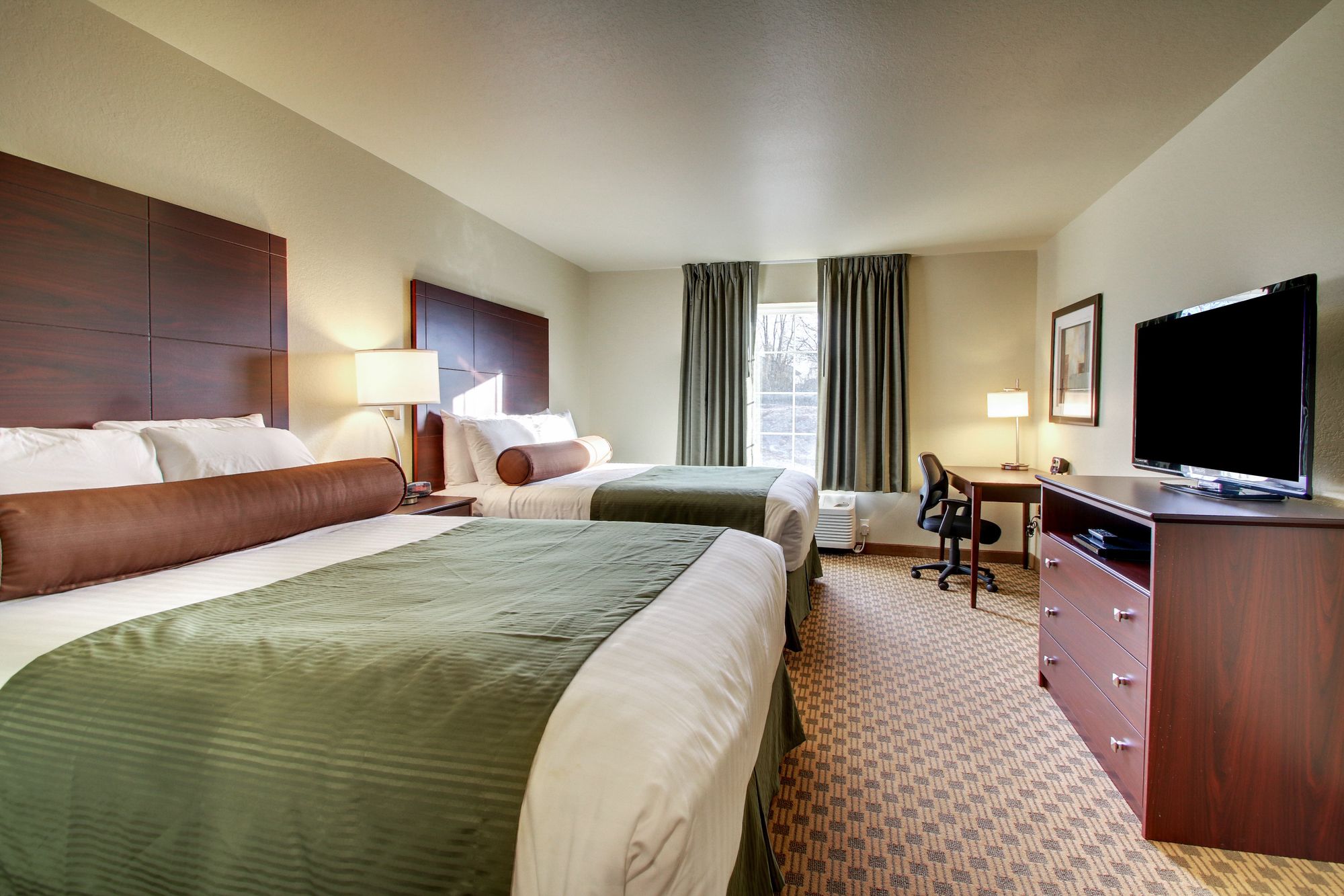 Cobblestone Hotel & Suites