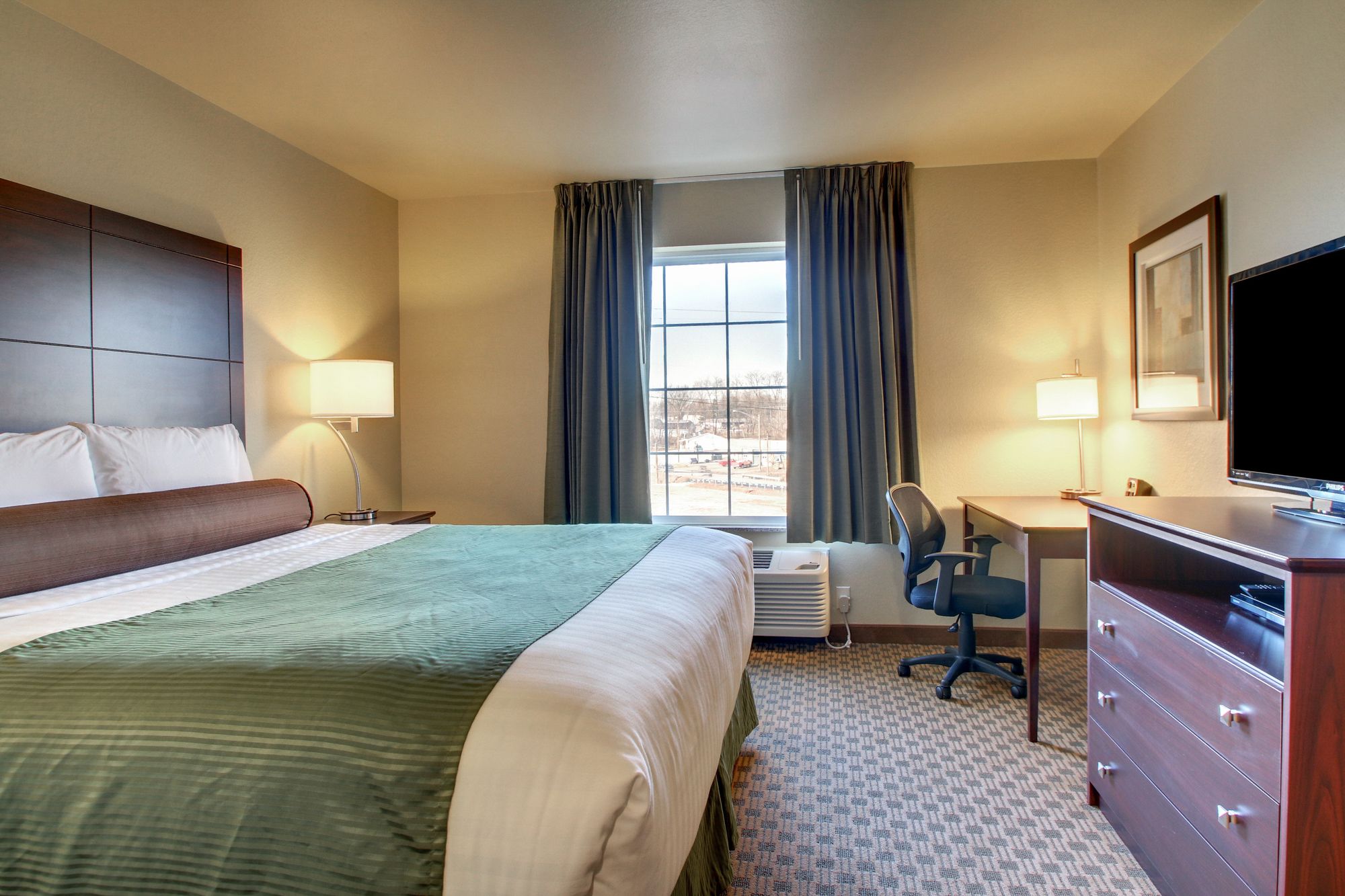 Cobblestone Hotel & Suites