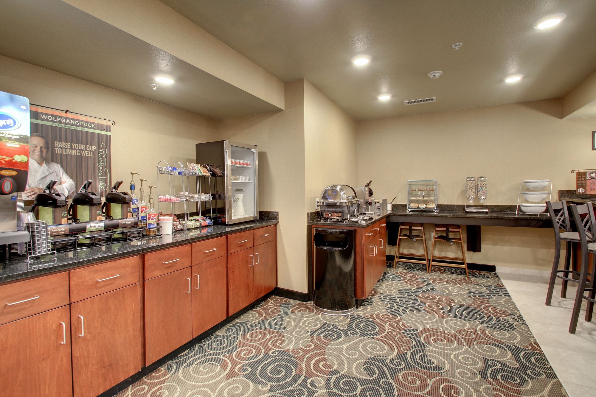 Cobblestone Hotel & Suites