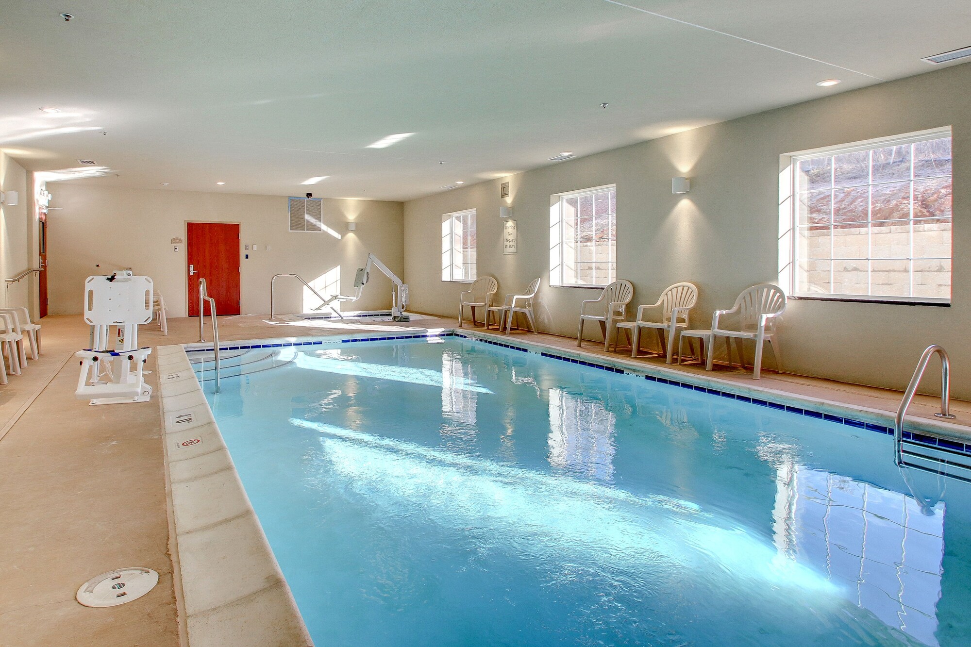 Cobblestone Hotel & Suites