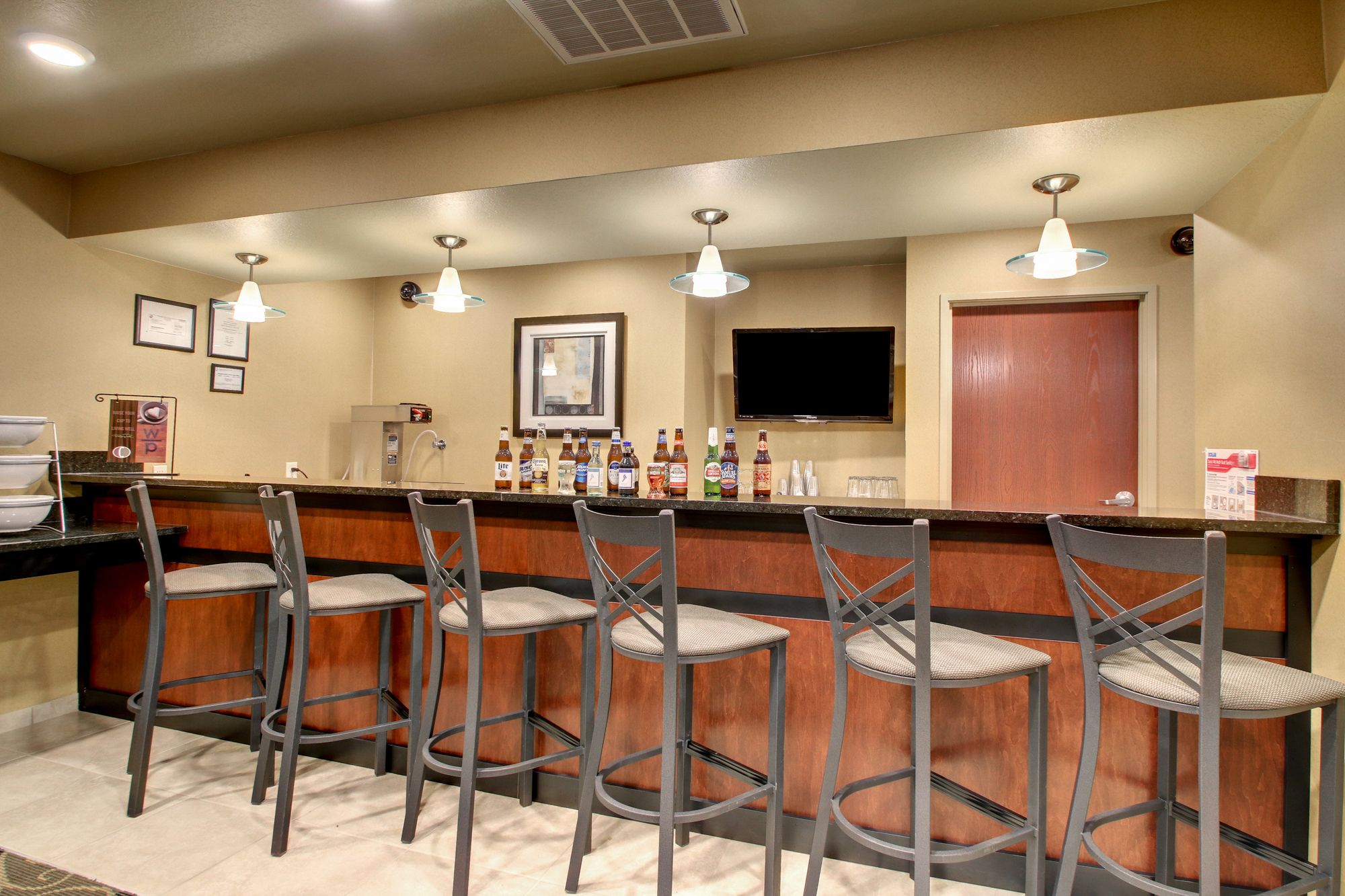 Cobblestone Hotel & Suites