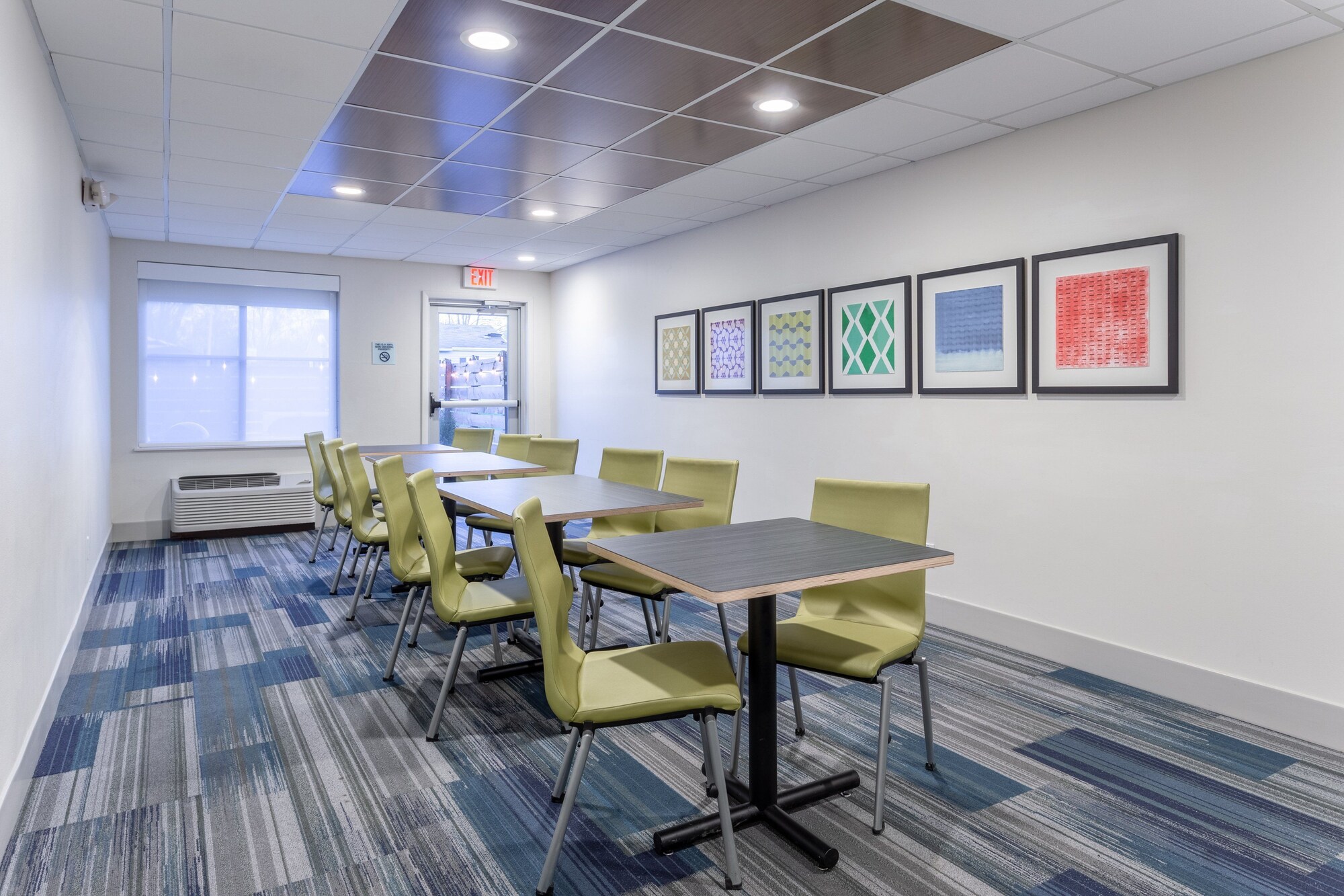 Holiday Inn Express & Suites Scottsburg