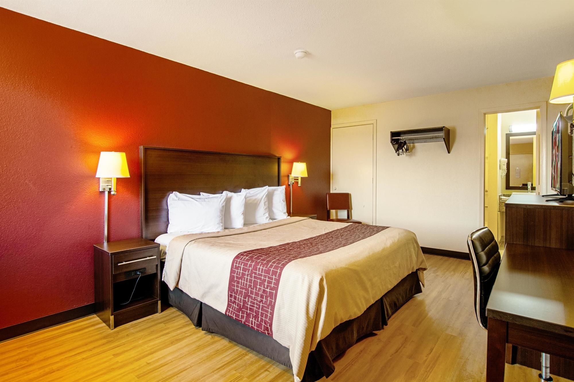 Red Roof Inn Scottsburg