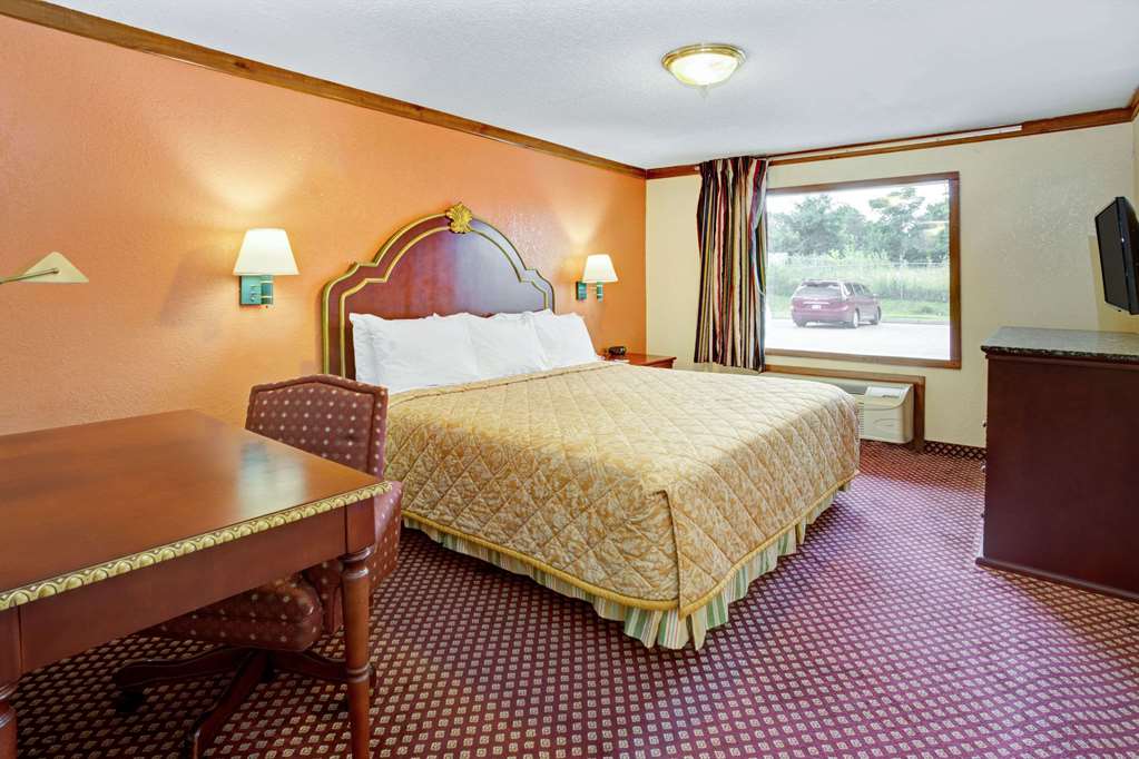 Travelodge by Wyndham Sellersburg / Louisville North