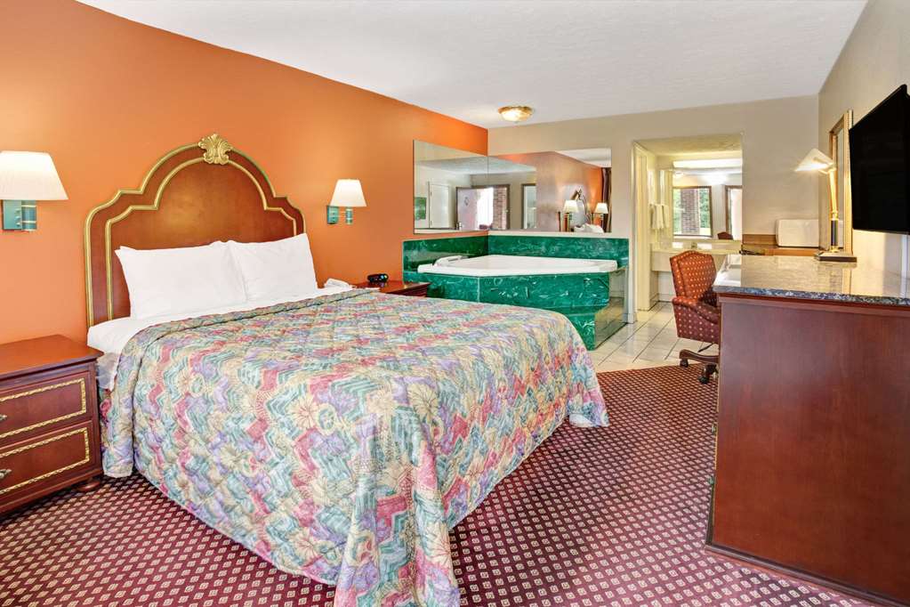Travelodge by Wyndham Sellersburg / Louisville North