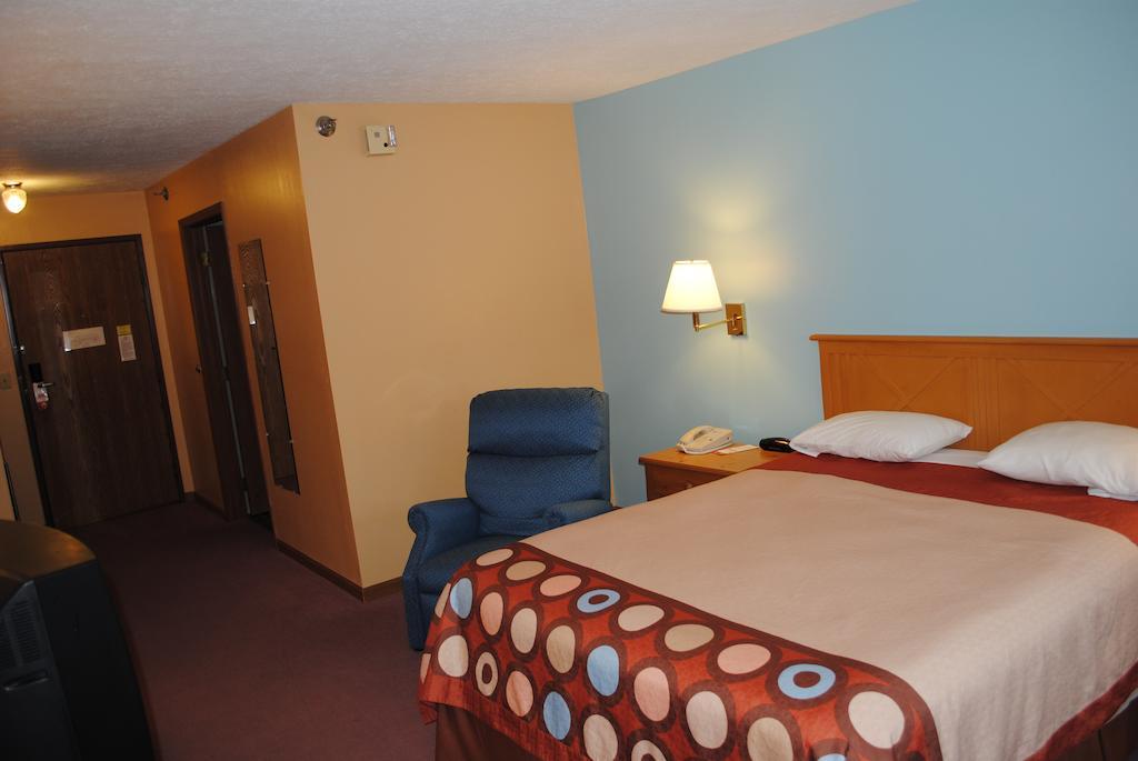 Super 8 by Wyndham Shipshewana