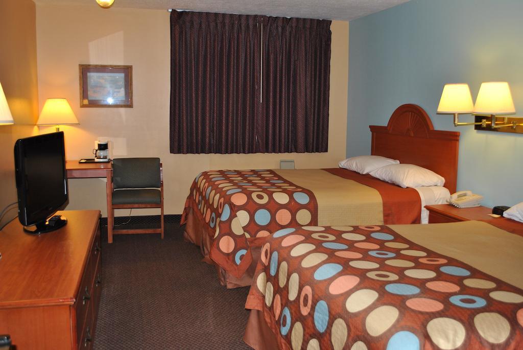 Super 8 by Wyndham Shipshewana