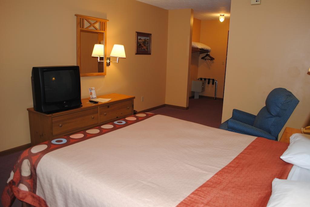 Super 8 by Wyndham Shipshewana