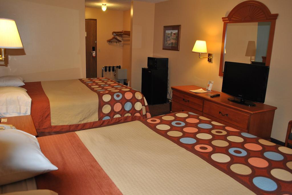 Super 8 by Wyndham Shipshewana
