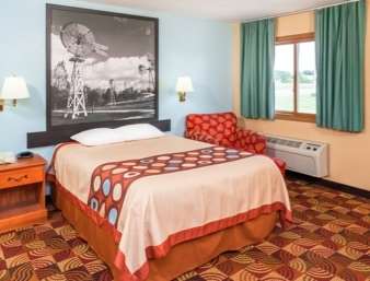 Super 8 by Wyndham Shipshewana