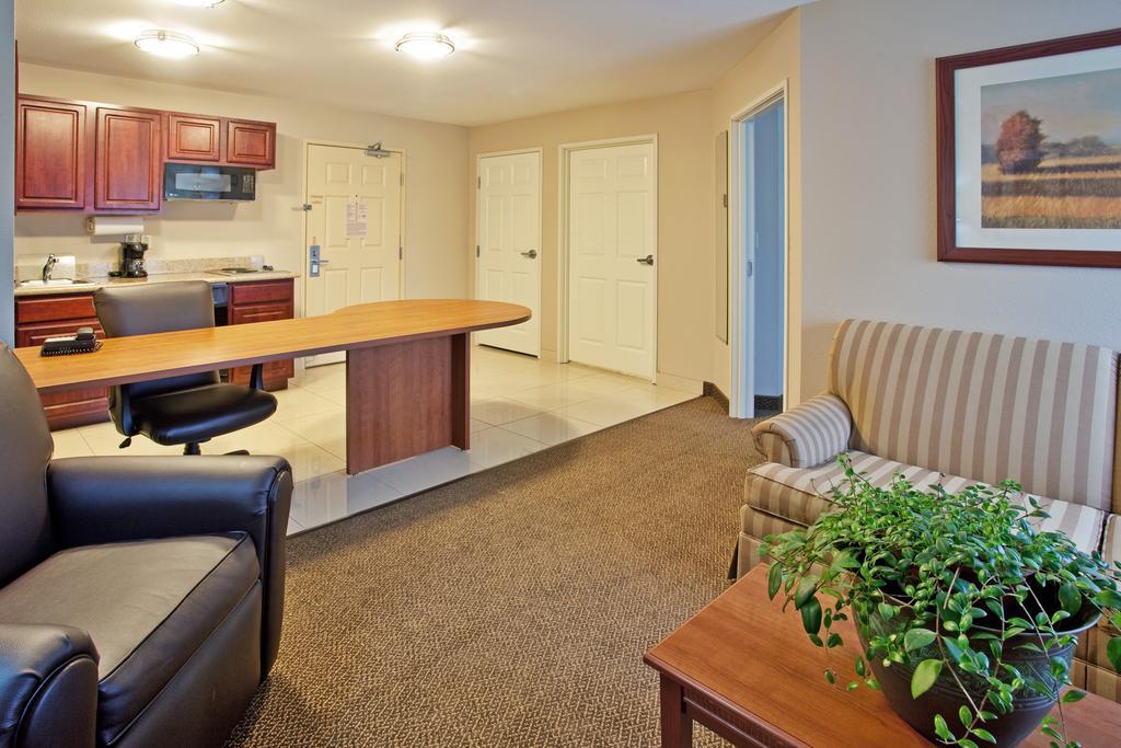 Candlewood Suites South Bend Airport