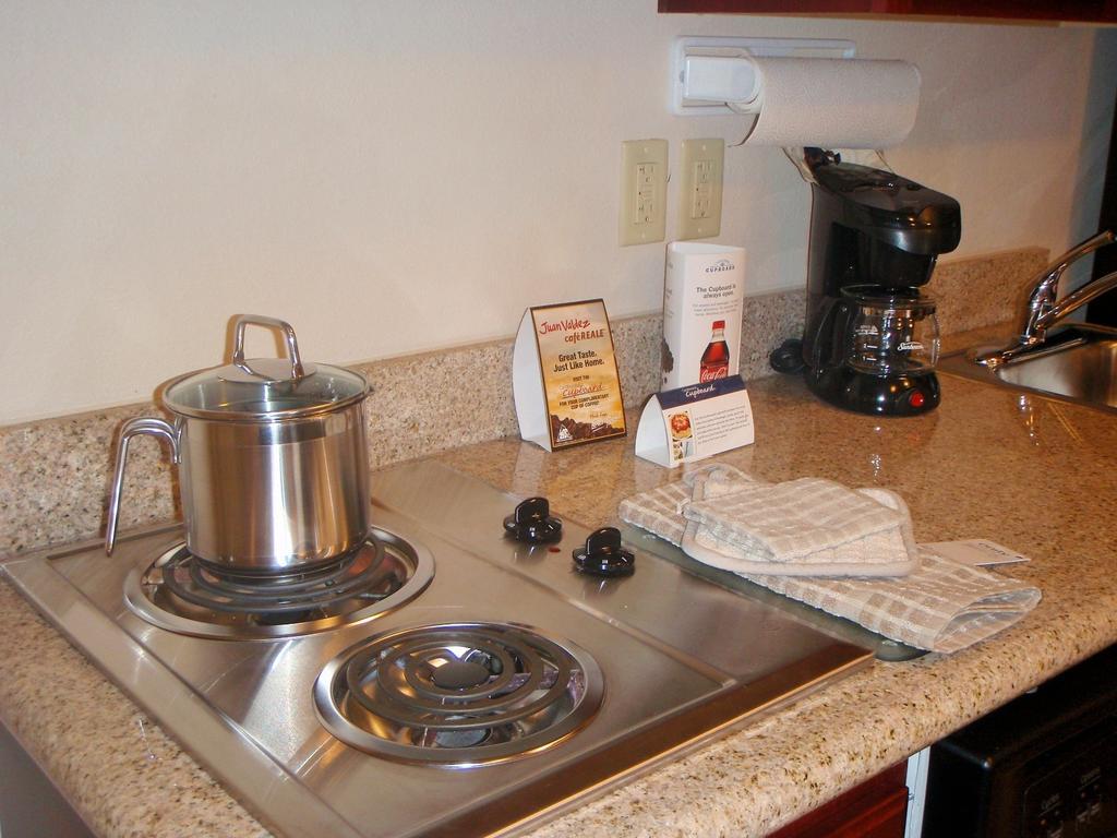 Candlewood Suites South Bend Airport