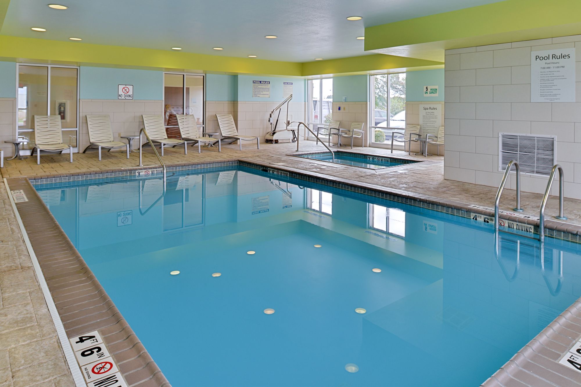 Holiday Inn Express Hotel & Suites Terra Haute