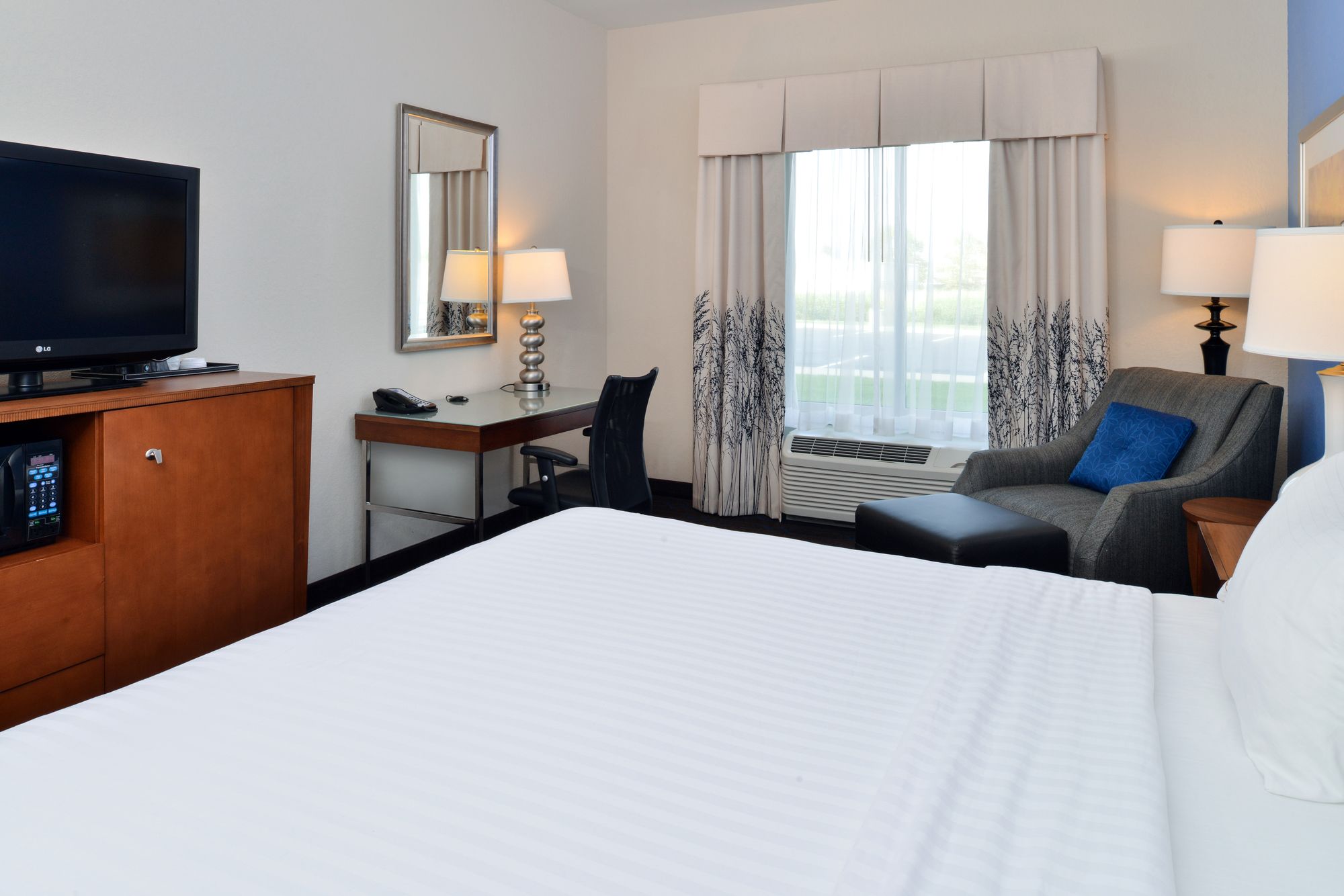 Holiday Inn Express Hotel & Suites Terra Haute