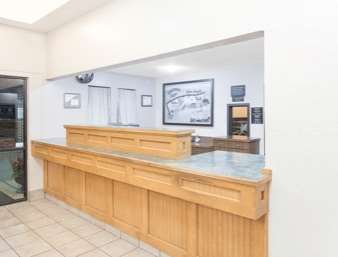 Super 8 by Wyndham Terre Haute