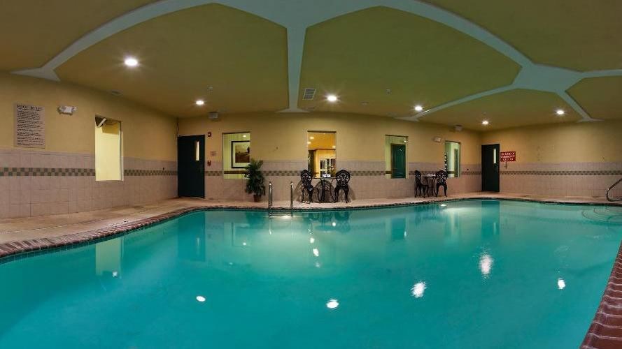 Country Inn & Suites by Radisson, Valparaiso, IN