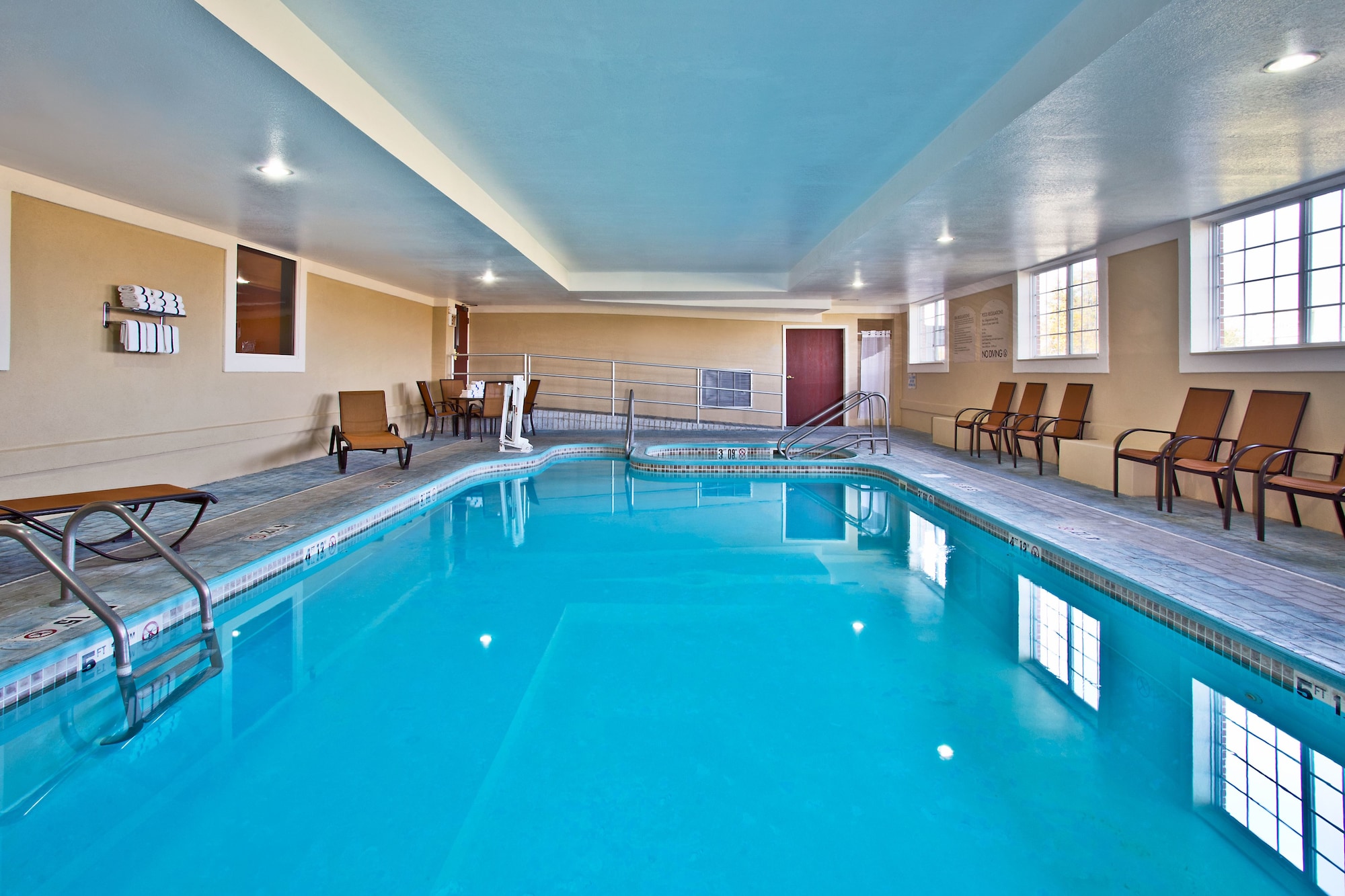 Holiday Inn Express & Suites Wabash
