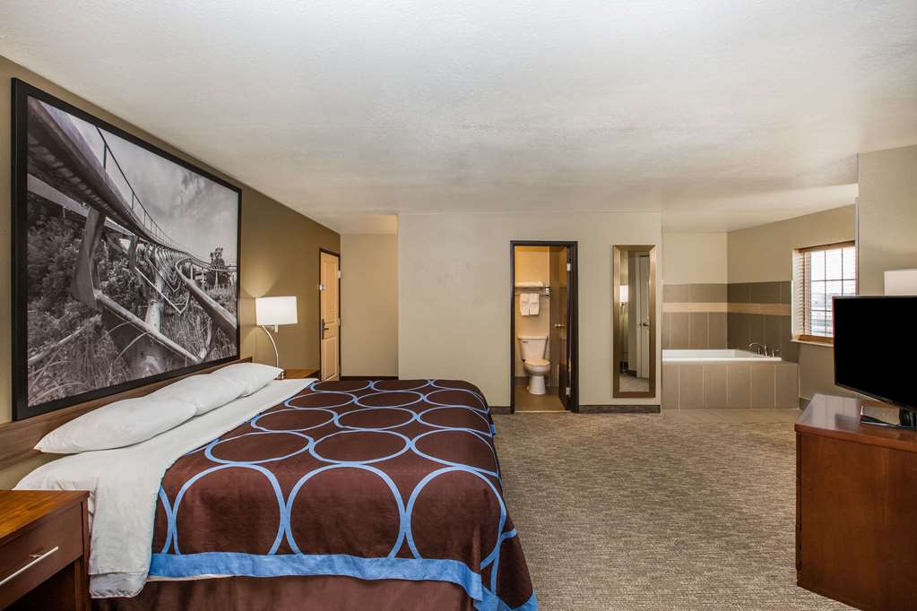 Super 8 by Wyndham Altoona