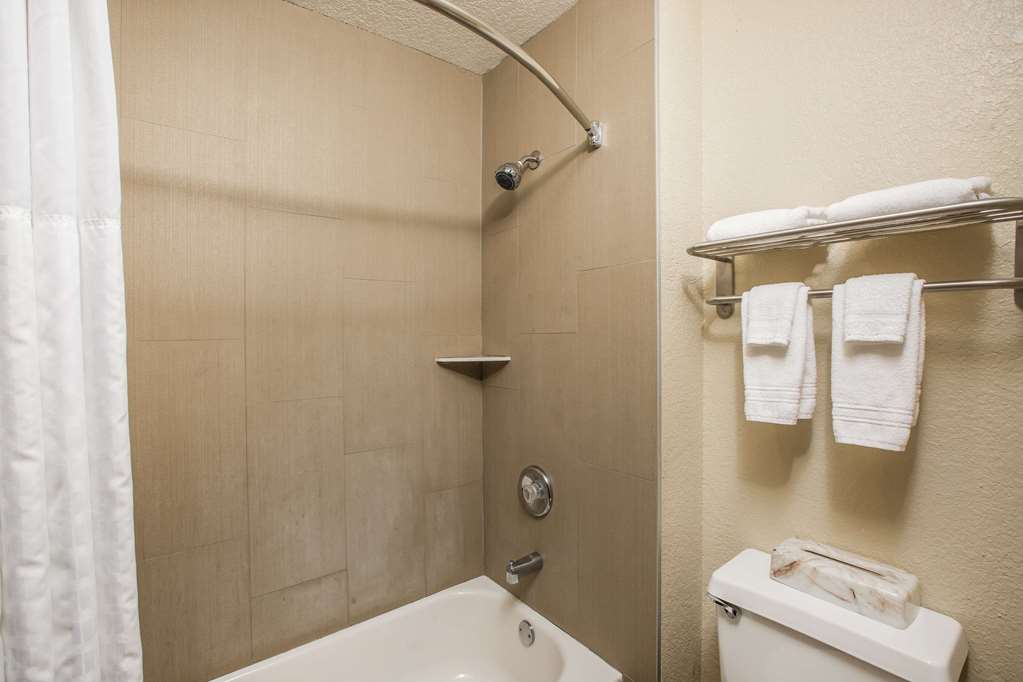 Super 8 by Wyndham Altoona