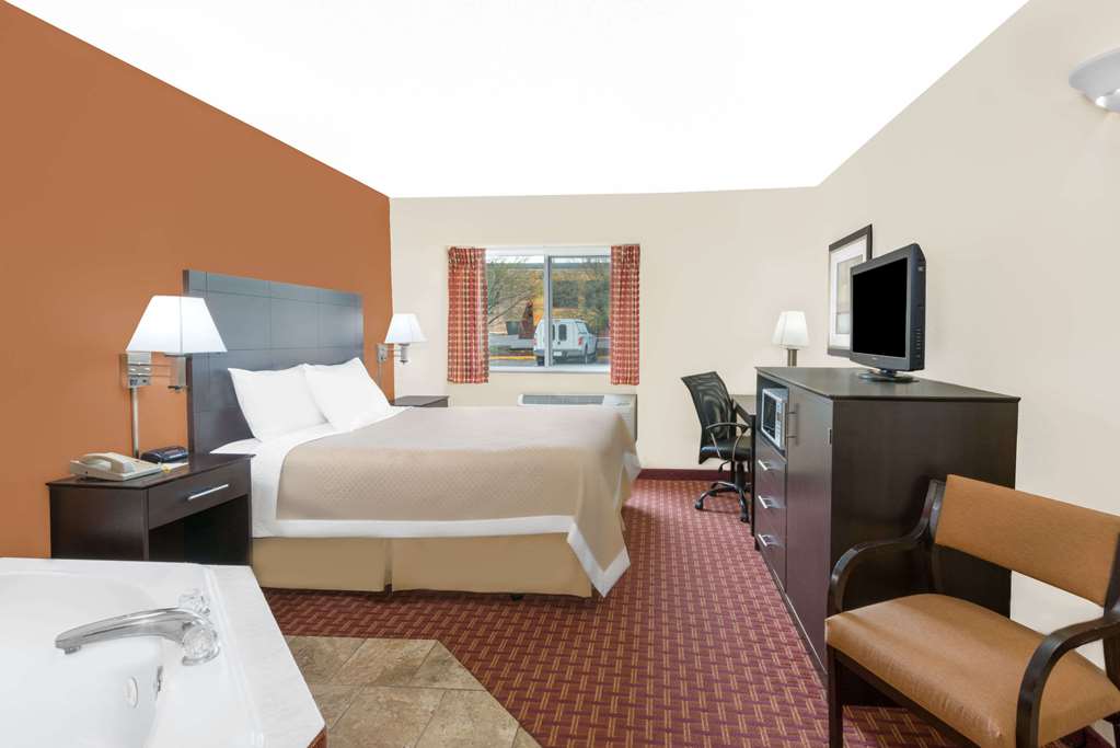 Days Inn by Wyndham Ames