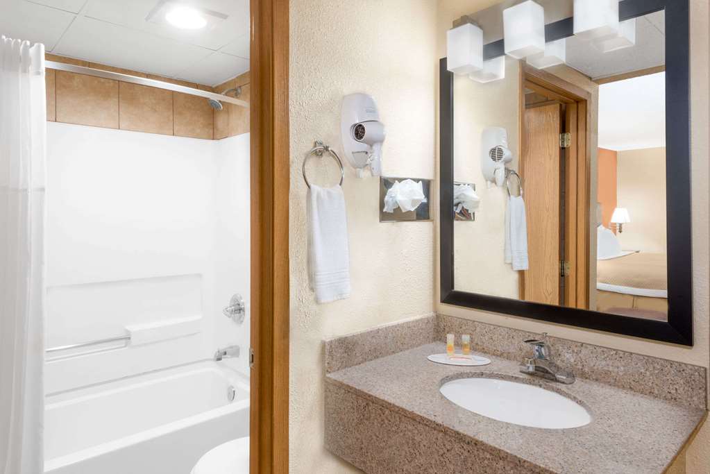 Days Inn by Wyndham Ames