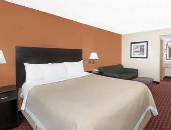 Days Inn by Wyndham Ames