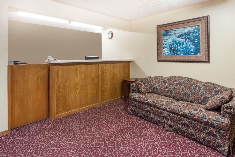 Super 8 by Wyndham Anamosa IA