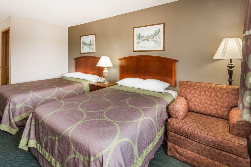 Super 8 by Wyndham Anamosa IA