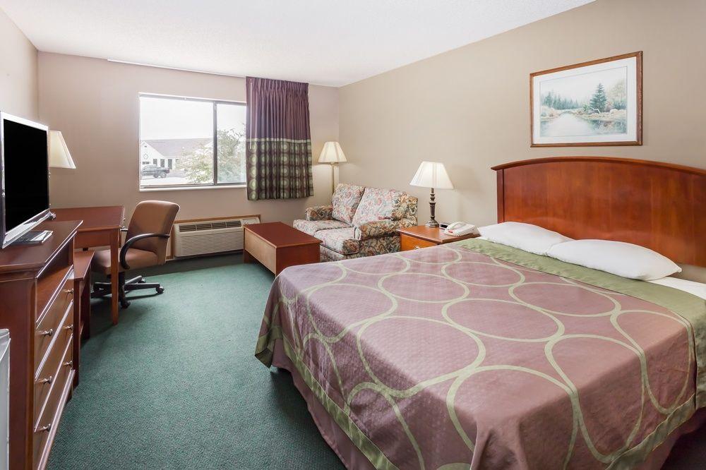 Super 8 by Wyndham Anamosa IA