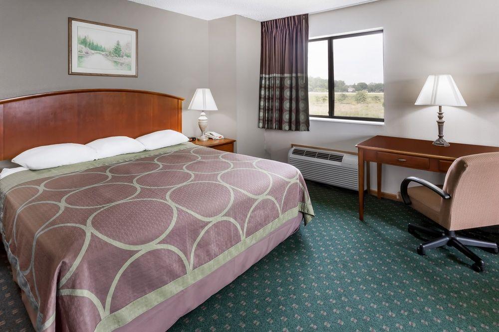 Super 8 by Wyndham Anamosa IA