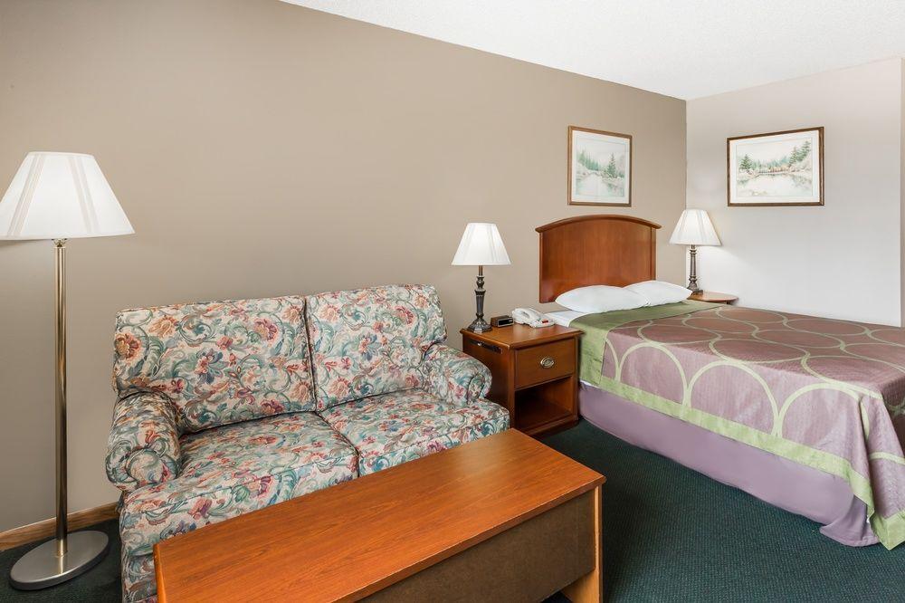 Super 8 by Wyndham Anamosa IA