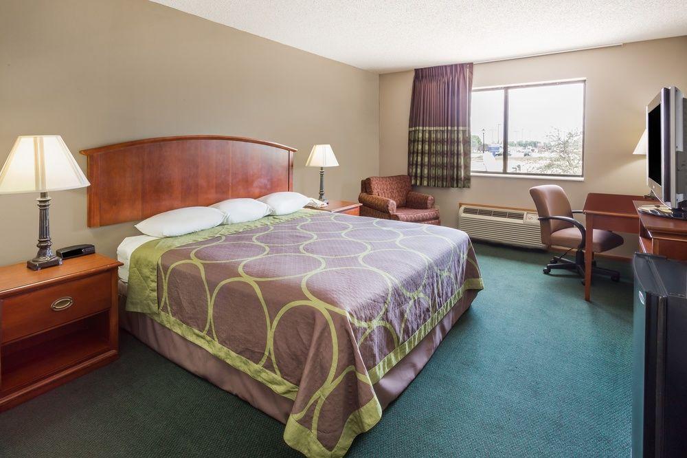 Super 8 by Wyndham Anamosa IA