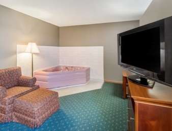 Super 8 by Wyndham Anamosa IA