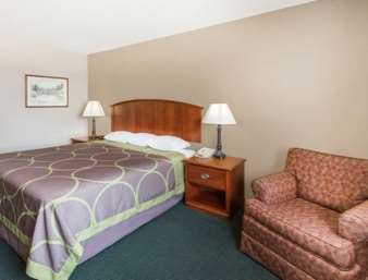 Super 8 by Wyndham Anamosa IA