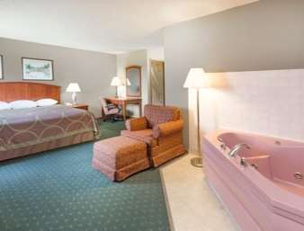 Super 8 by Wyndham Anamosa IA