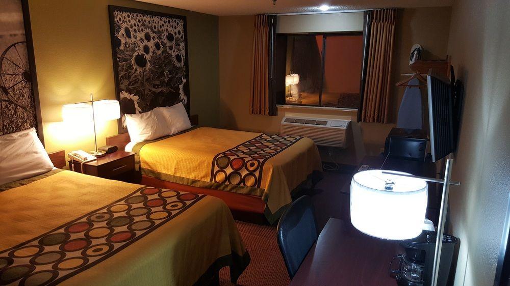 Super 8 by Wyndham Ankeny/Des Moines Area