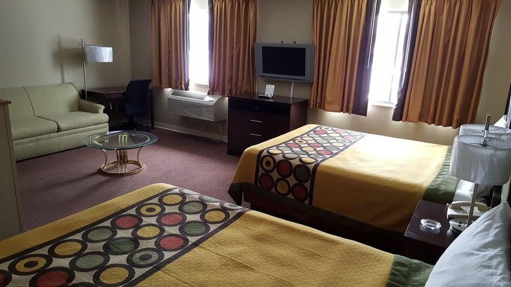 Super 8 by Wyndham Ankeny/Des Moines Area