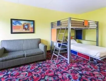 Ramada by Wyndham Bettendorf