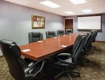 Ramada by Wyndham Bettendorf