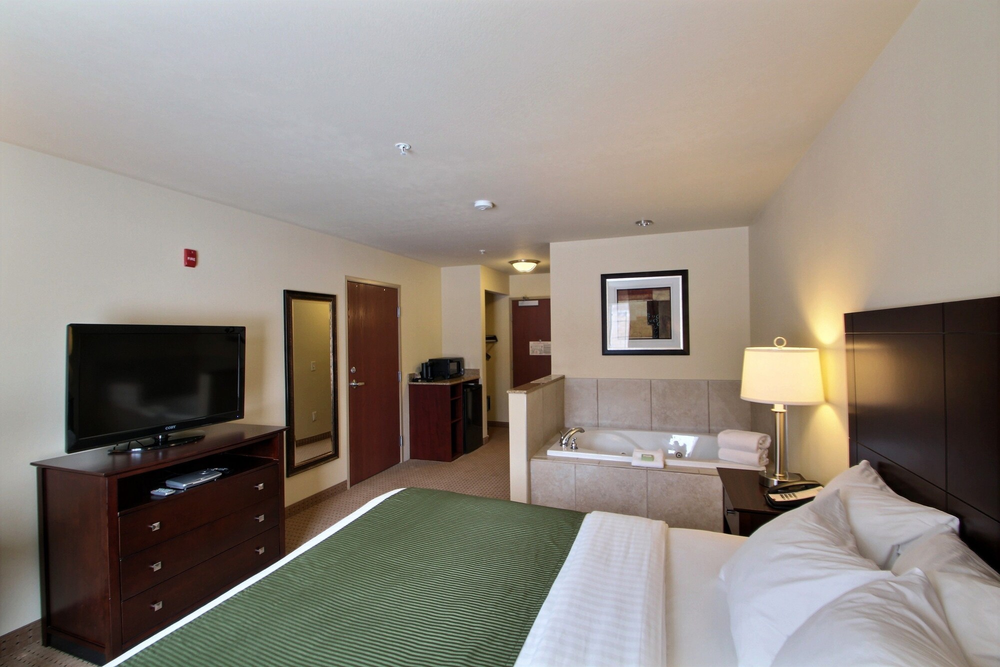 Cobblestone Inn & Suites