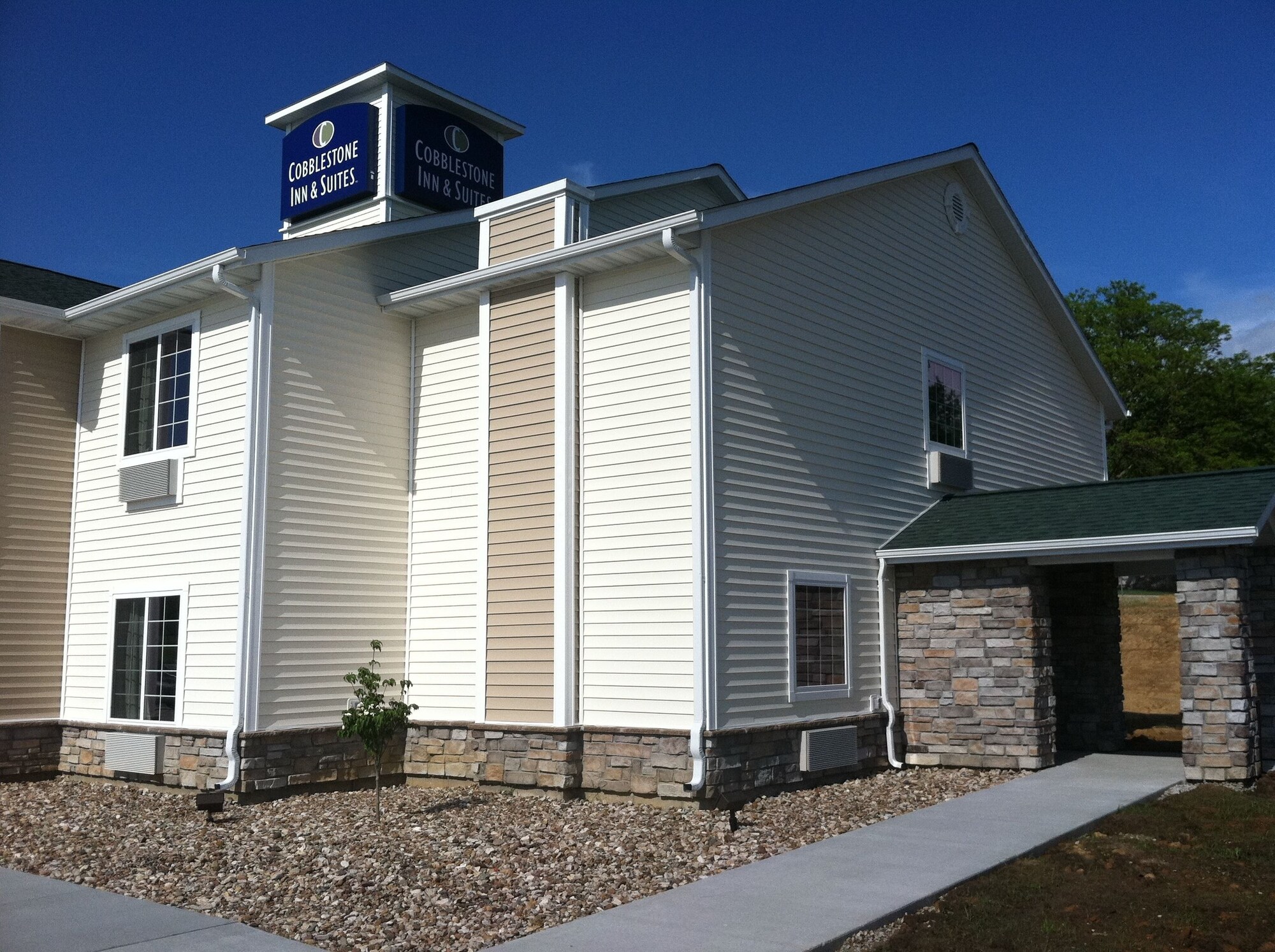 Cobblestone Inn & Suites
