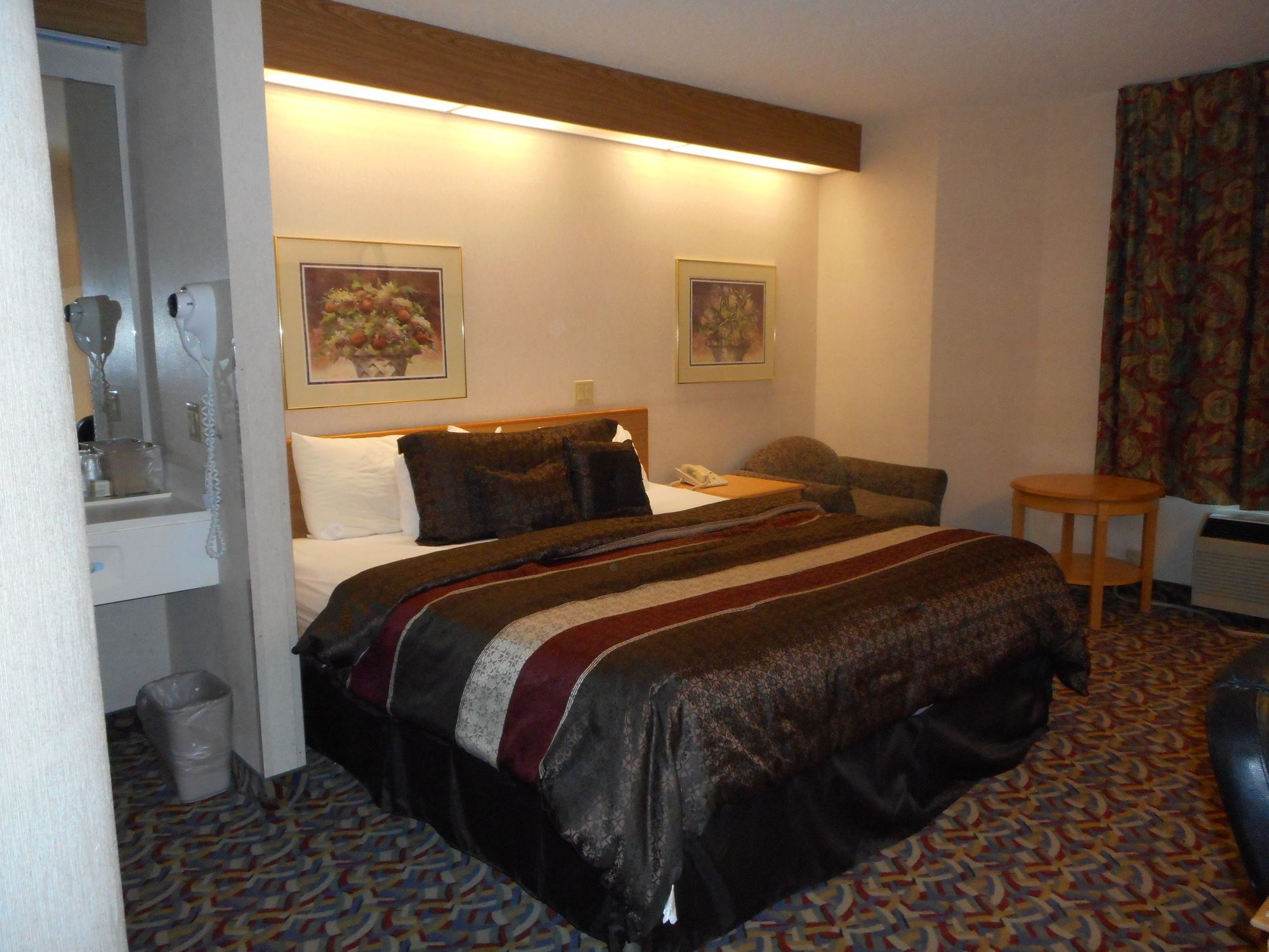 Pleasant Stay Inn & Suites Brooklyn