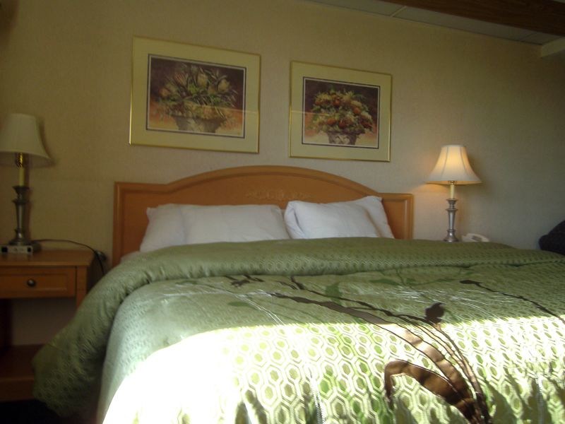 Pleasant Stay Inn & Suites Brooklyn