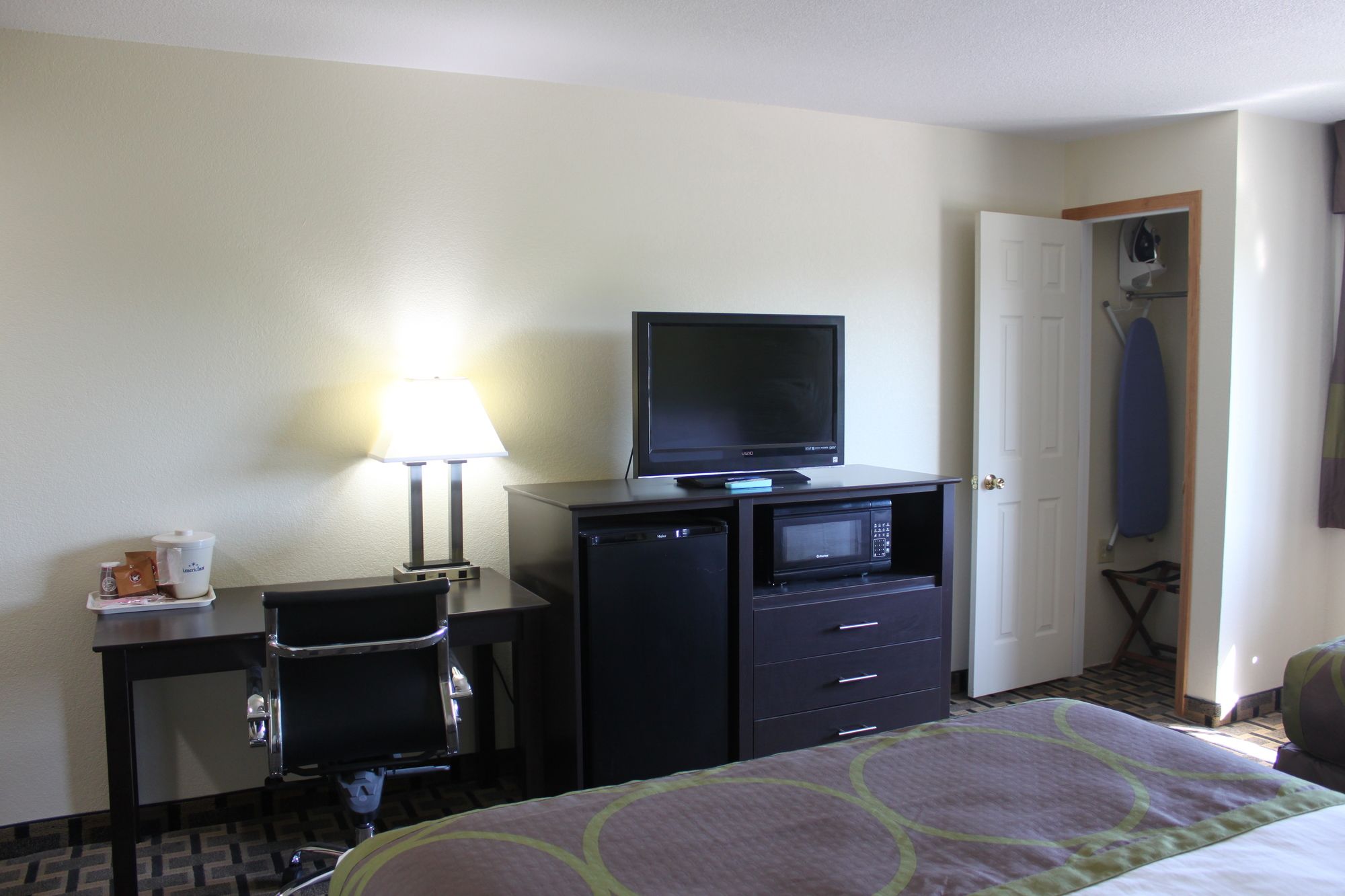 AmericInn West Burlington